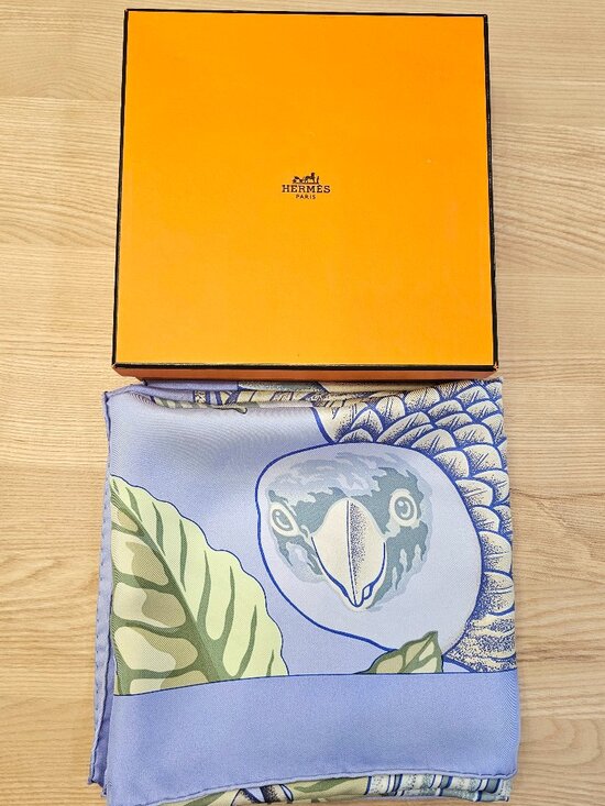 Hermes Accessories - Hermès Silk Scarf 90cm Carré Bird Print Lavender Green 34” | Hand Rolled | Box